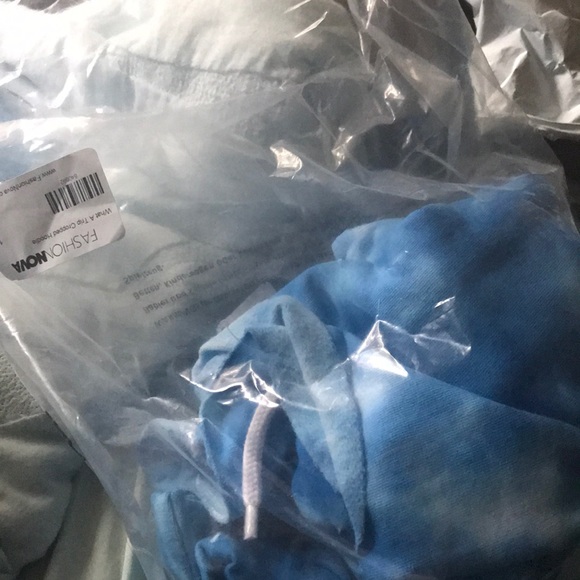 Cropped hoodie - Picture 2 of 2